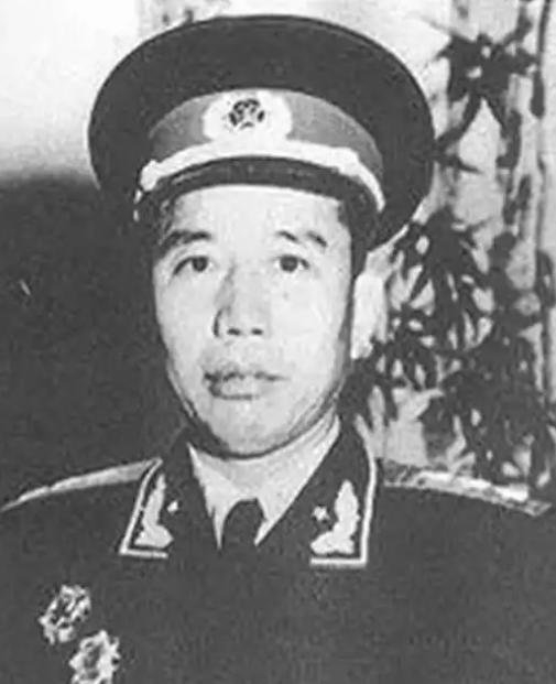 1950年2月5日凌晨，新疆昌吉。2500多名刚改编成解放军的骑兵突然哗变，士兵