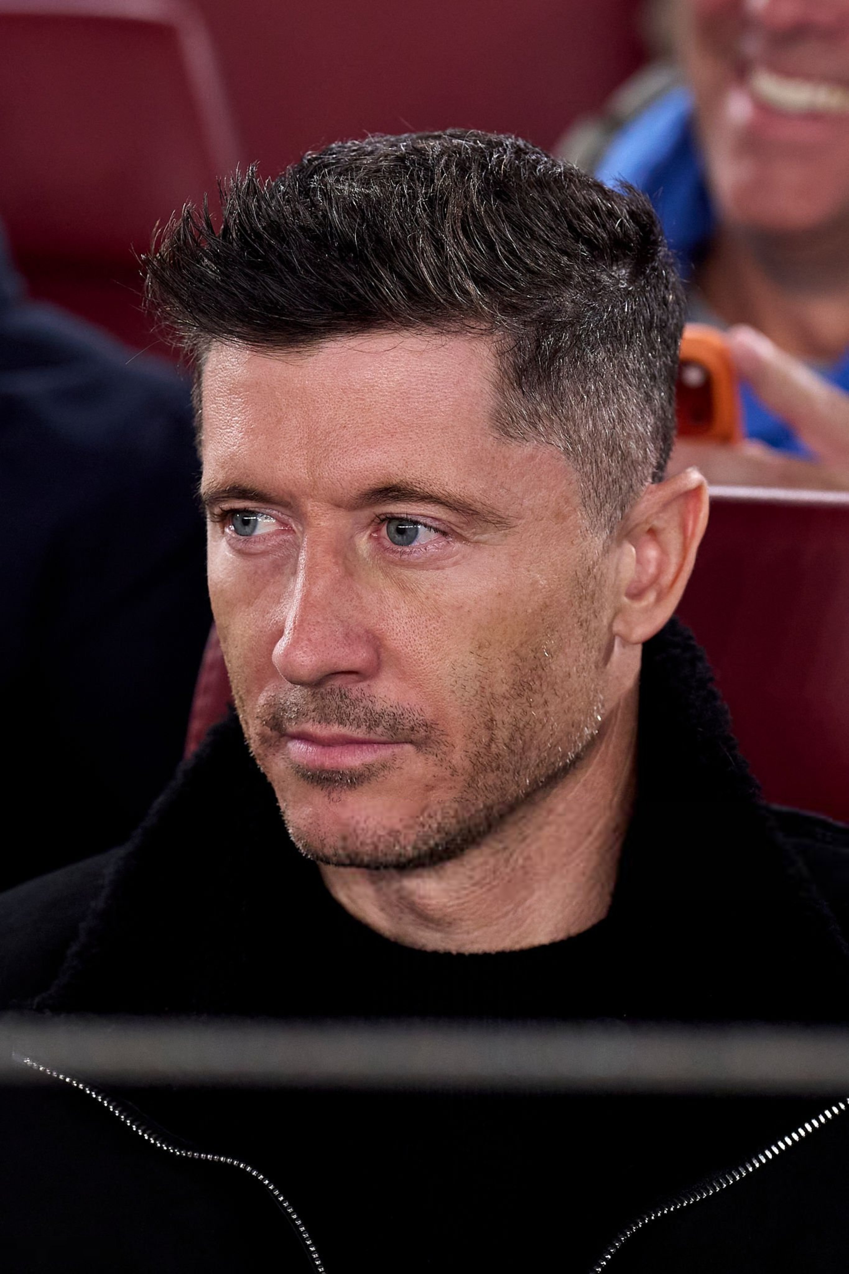 保罗·帕洛斯：巴萨今夏将引进一名中锋，计划莱万多夫斯基离队，巴塞罗那正在关注：