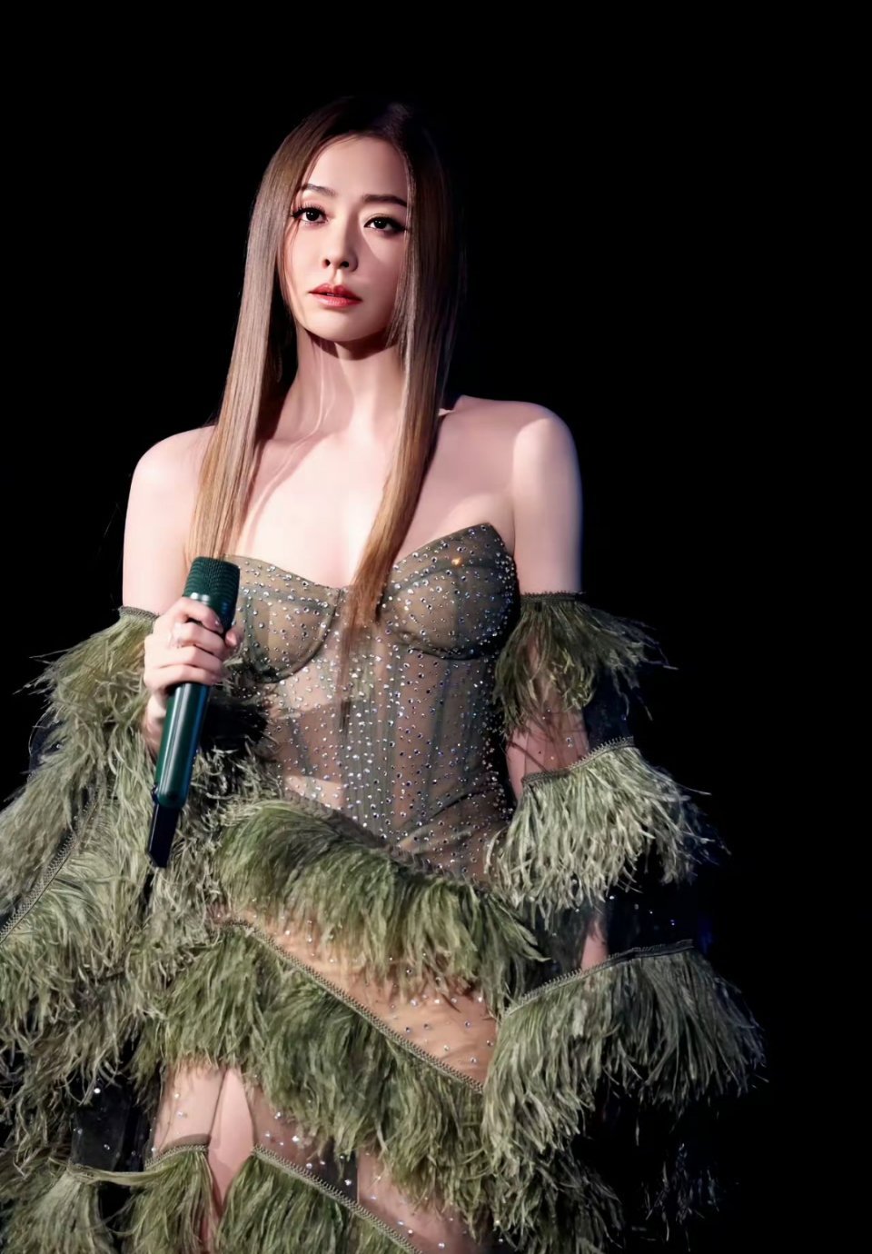 这次真的被张靓颖惊艳了！真的美爆了！比王心凌，蔡依林好看了不止一个级别！无论身材