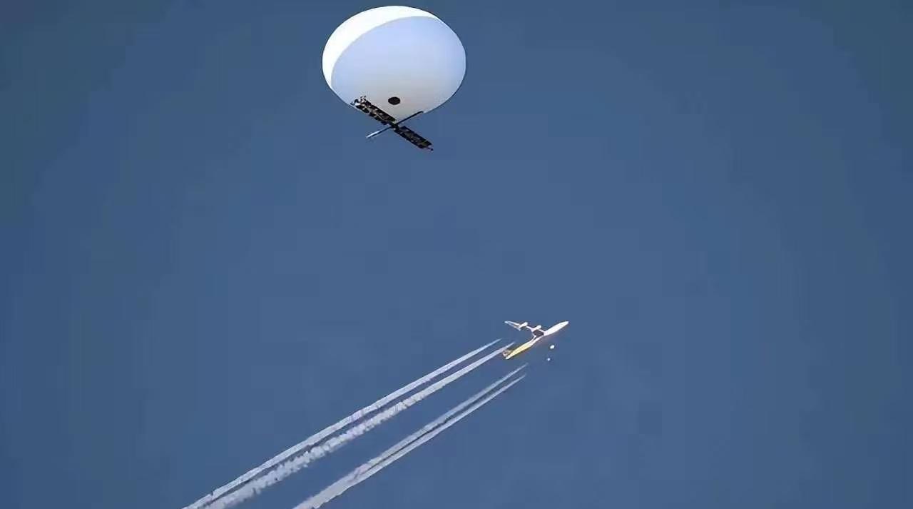 3月13日军报披露的这细节，懂行的人看出一身冷汗。几万米高空，那可是“死亡禁