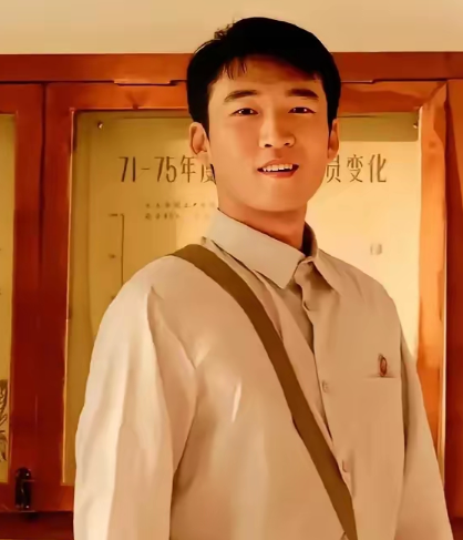 发现一个有意思的事只要是石云鹏演的戏哪怕他只是个小配角，他也总能演出专属于他的