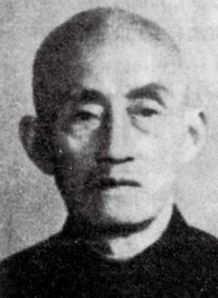 1949年一国军军长意外被俘，他本要自杀了断，但想起自己一脸麻子，好不容易娶了个