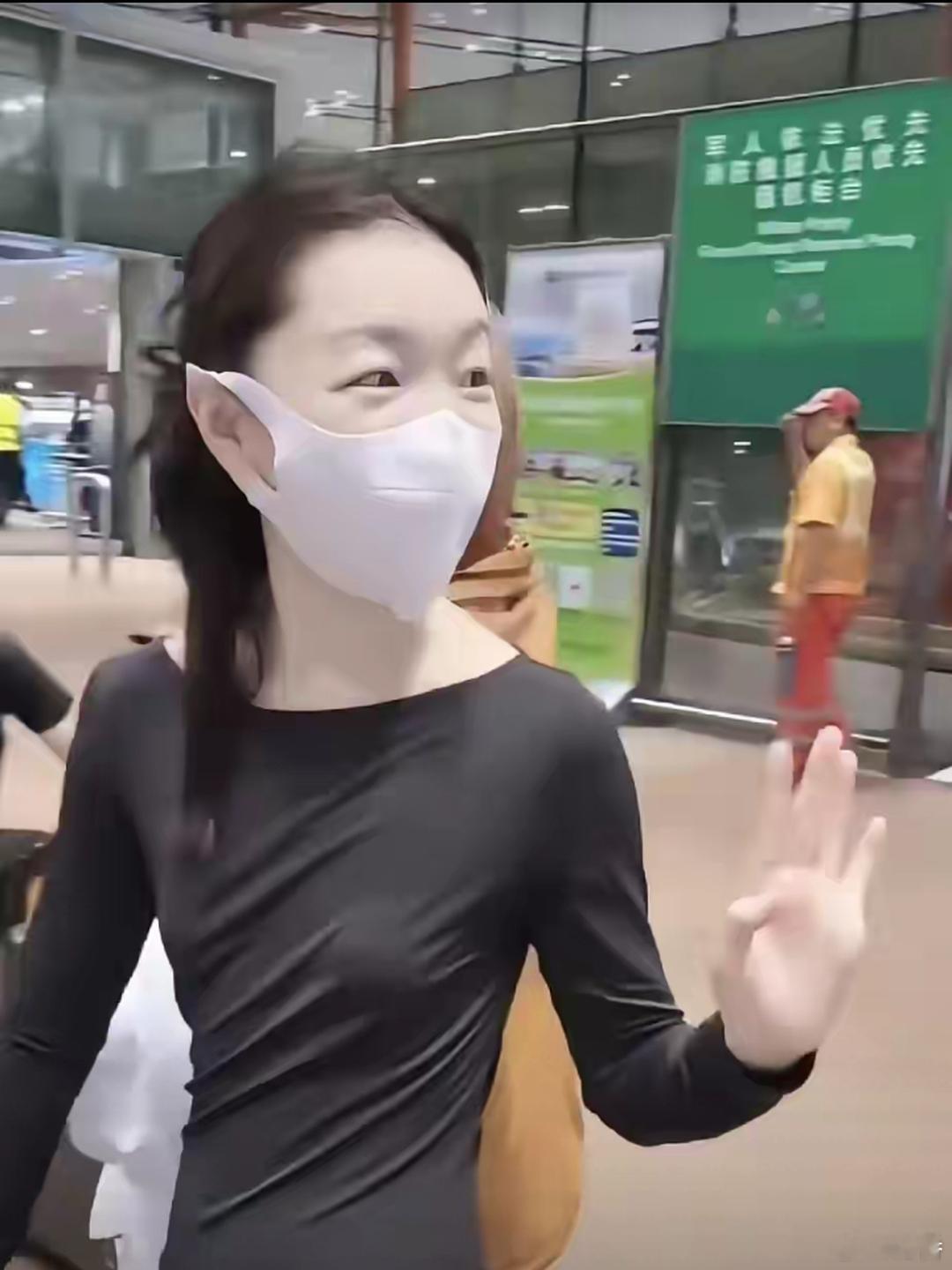 都说周冬雨被洗白了，可我从来没看到过她有什么黑料呀？能不能对女明星宽容一点？​