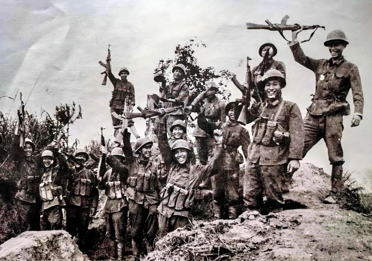 对越自卫反击战打了28天，我军伤亡约2.7万人，阵亡6000多人。许世友战后说，