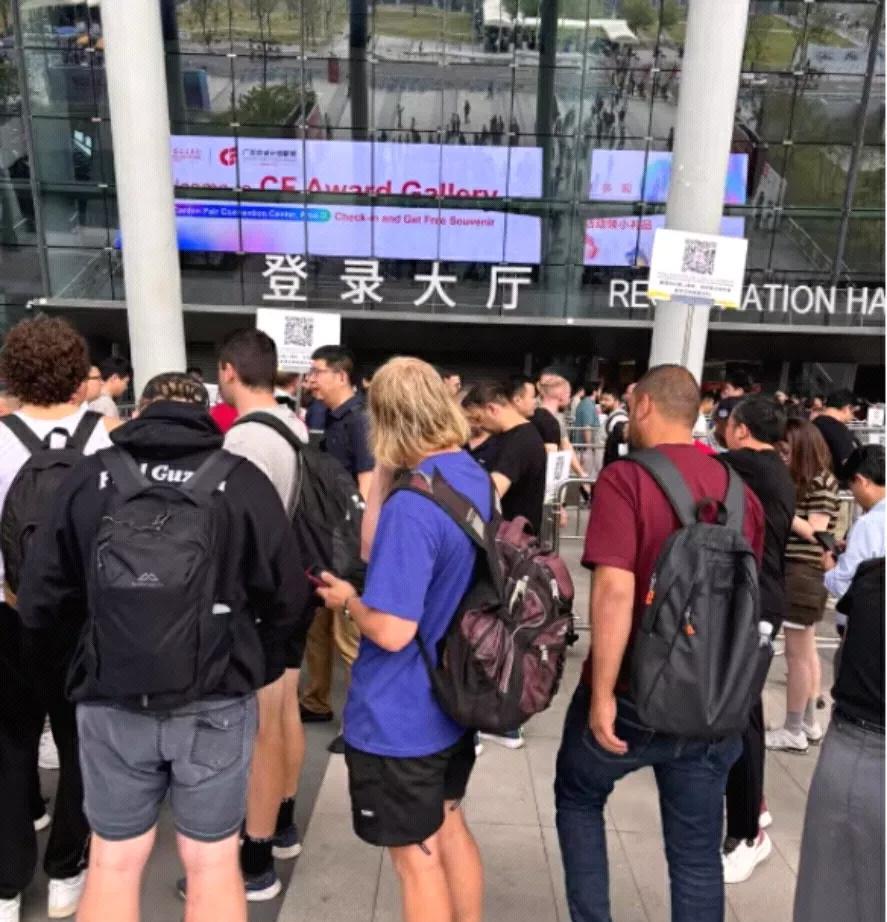 美国下巴都惊掉了在这次广交会上，我们迎来了不少美国参会者。他们被广交会宏大的规