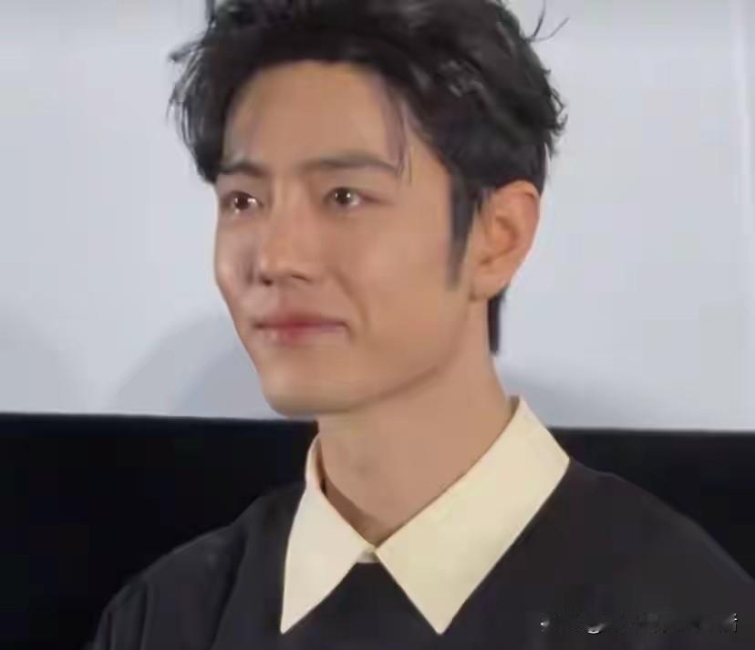 看见儿子这么优秀，做父母的肯定非常开心和欣慰。肖战的爸妈也来现场支持儿子《得闲