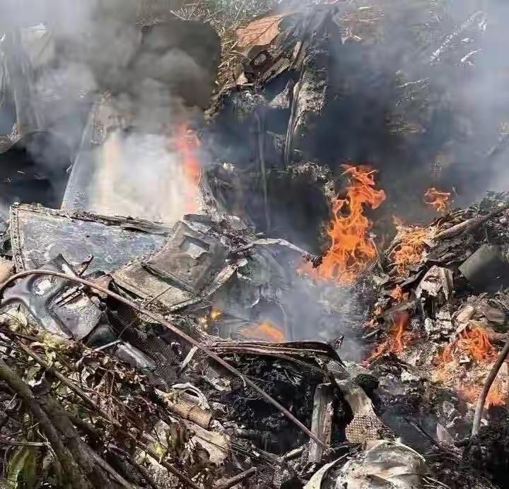 一架军用直升机坠毁，机上5人恐凶多吉少。事发菲律宾。据媒体消息，当地时间11月4