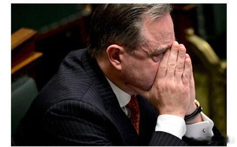 欧媒，欧盟警告比利时：如果比利时首相巴特·德韦弗阻止向乌克兰提供€2100亿欧