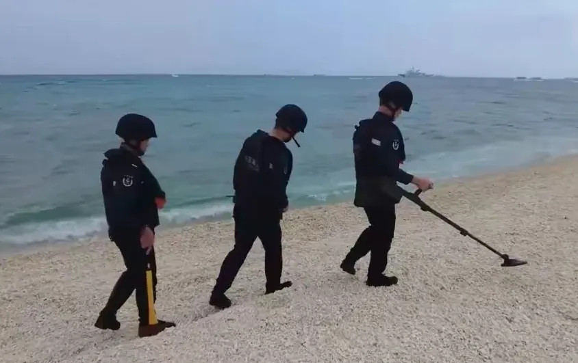南海铁线礁！菲律宾恐怕再也上不去了！今年以来，菲律宾人员两次侵闯铁线礁，并成