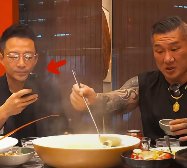 怪不得汪小菲会请台北的网红陈之汉吃饭，感觉这两人一点都不太熟悉。因为有