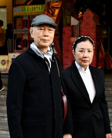 【罗家英放弃化疗，已做好遗产分配，透露汪明荃听到这些全无反应】据港媒，四度患癌