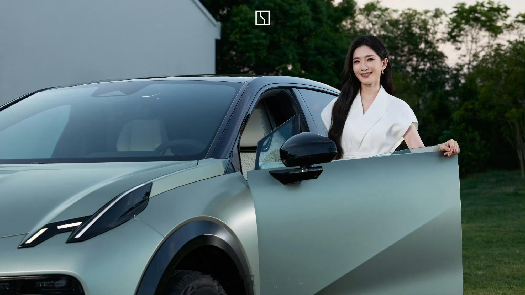 焕新极氪X马上也要来了，我觉得极氪X的都市感还是非常强的，平时城市通勤开上它，会