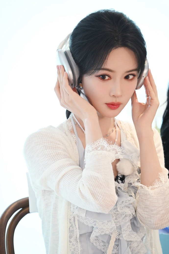 1.《我欲乘风》田曦薇孟子义二选一，剧组给两个人都递了本子，她俩演女主的概率最大