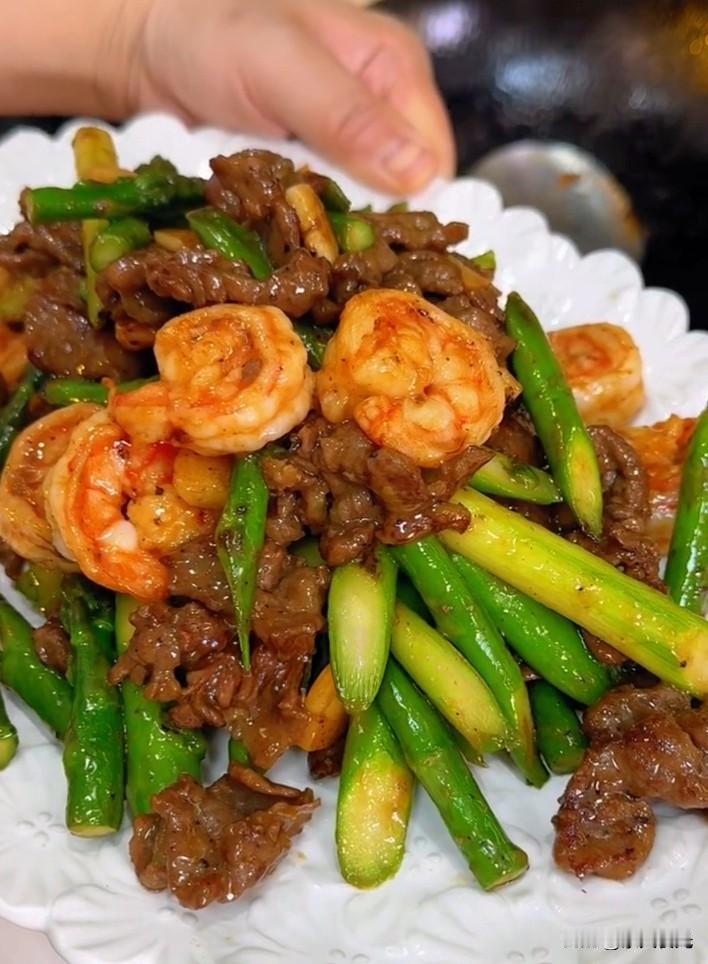 身为中年宝妈，谁没为孩子不吃青菜犯过难？芦笋营养高，可我做的要么发苦发柴，要么孩