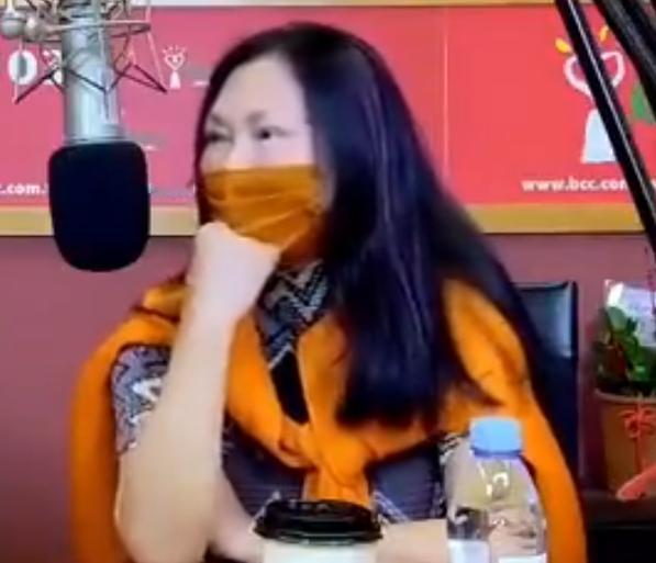 自从汪小菲和馆长吃了一顿饭后，可谓名利双收！这时候s妈黄春梅坐不住了，开始打