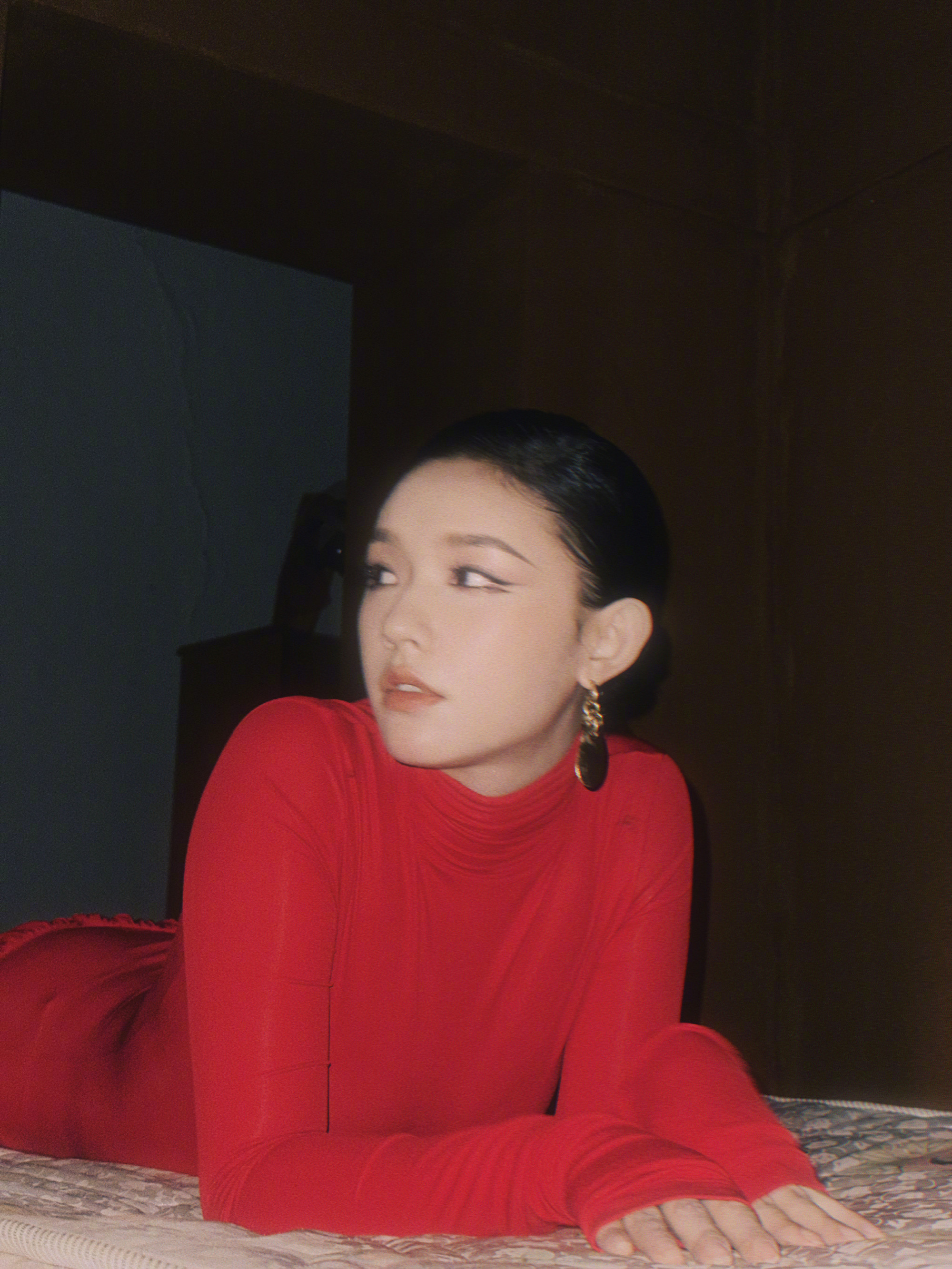 林允：“戳”人心巴的眼线，红衣美人。林允