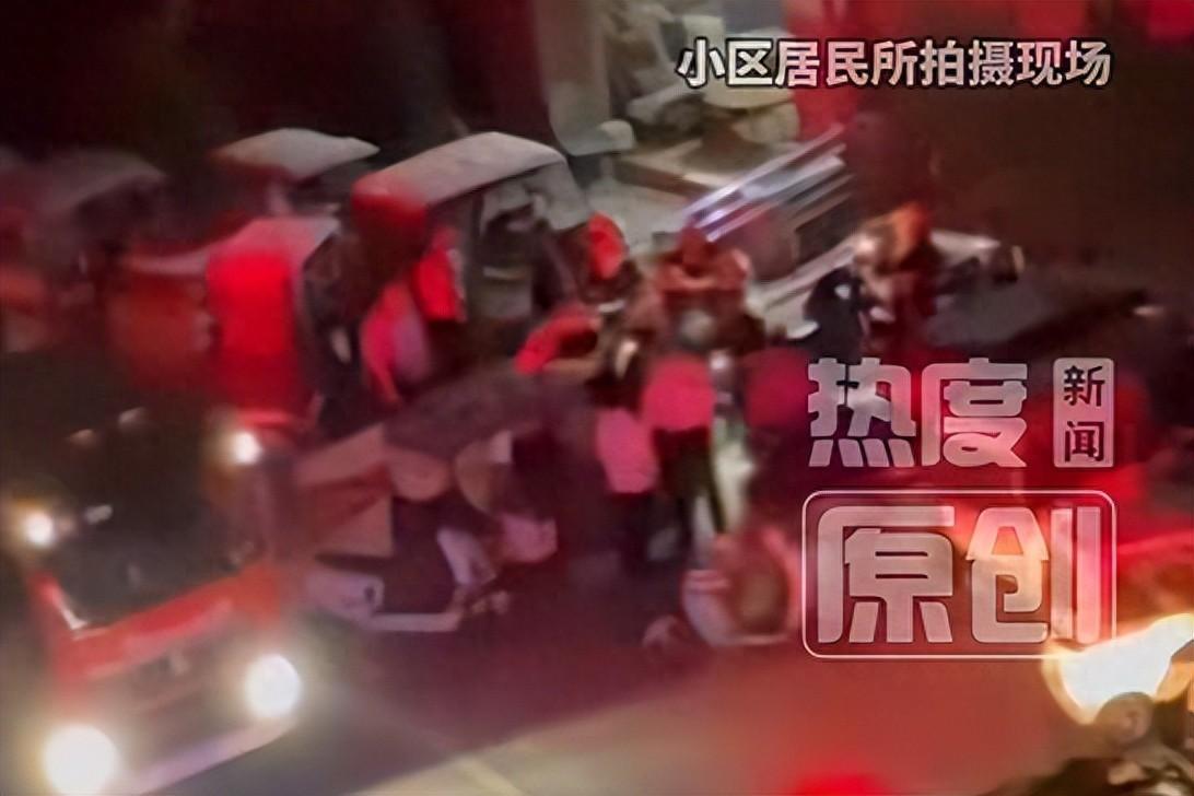 太痛心了！安徽界首，男子接到妻子的电话，说家中意外失火了，男子赶回家中后，冲进火