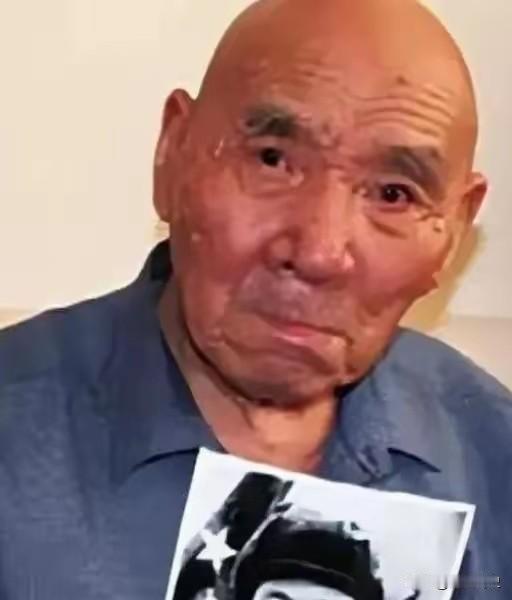 1953年，毛主席见到“打坦克英雄”苏吊蛋。不过，觉得他的名字实在不雅，于是就笑