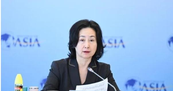 离谱透顶！没人敢碰的何超琼，竟被人死缠烂打恐吓一整年！2026年9月30