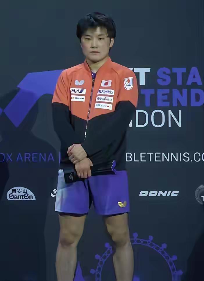 张本智和鼻青脸肿,输球不至于被群殴吧,日本输不起吗?伦敦赛男单决赛,很多