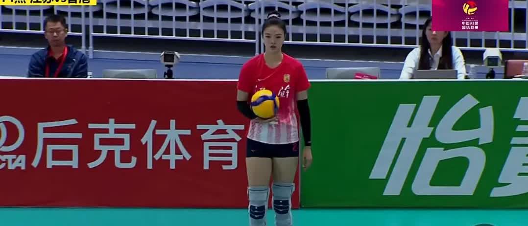 全锦赛女排赛：江苏女排对阵香港女排正在进行时，不为看输赢，只为看张宝。说不出
