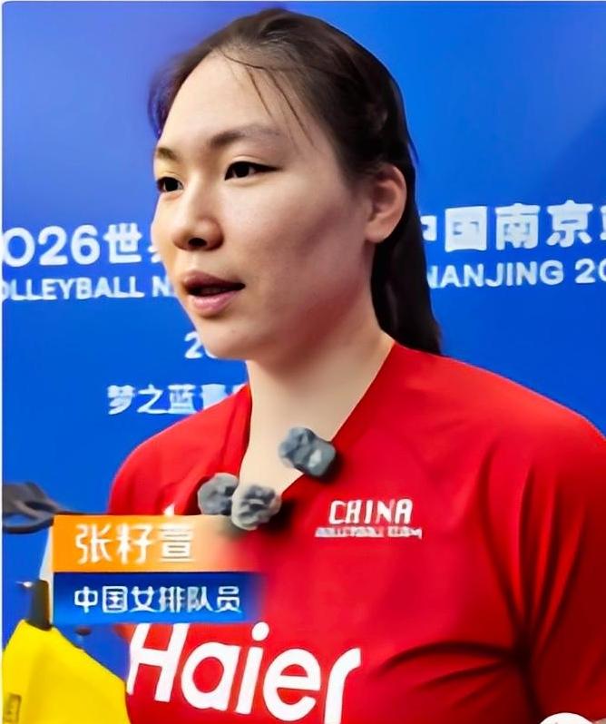中土大战，中国女排以2：3惜败主场作战的土耳其队，功亏一篑。张籽萱有点懊恼的是自