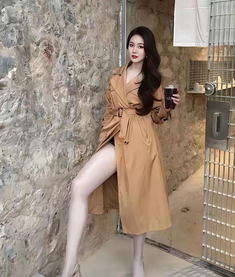 优雅都市风，长款风衣搭配高跟鞋，尽显时尚魅力