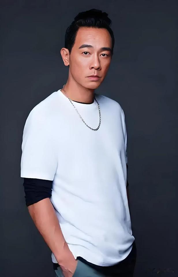 “我很讨厌黎明，因为我女朋友喜欢他，所以我讨厌他。难道我不比黎明好？”——演员陈