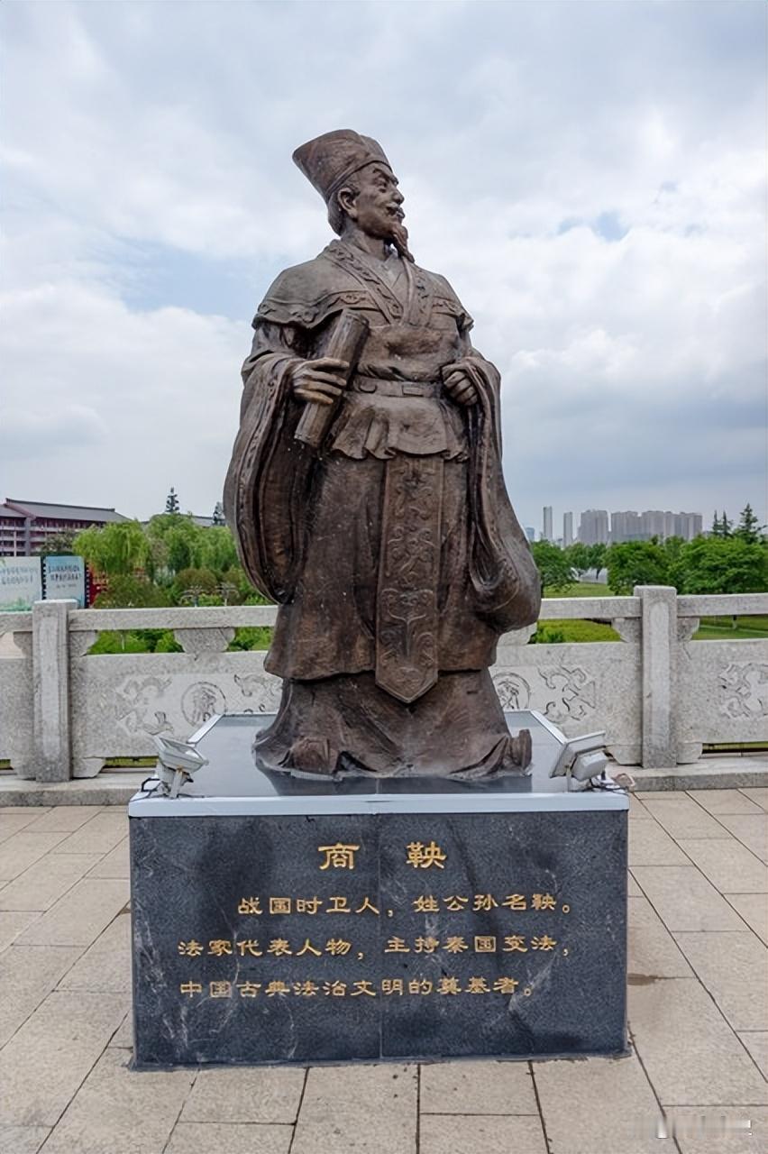 商鞅变法让秦国称霸天下，为何他自己最终死于车裂？公元前338年，商鞅仓皇出逃