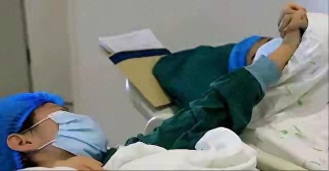 2021年，云南一59岁父亲患肝硬化晚期，医生下病危通知书，儿子决定放弃治疗。谁