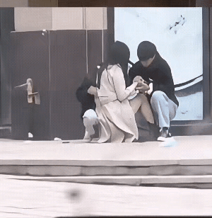 现在年轻人谈恋爱这么疯狂吗