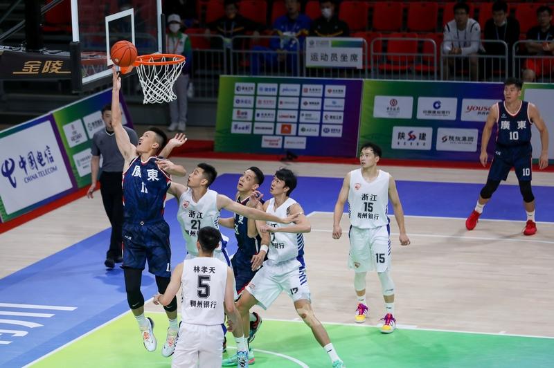 余嘉豪的抉择：服从俱乐部远赴西班牙，个人成长优先于集体荣誉？浙江男篮主力中锋