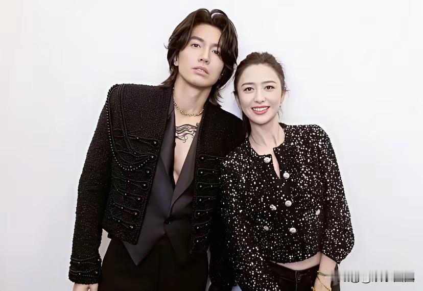 佟丽娅一直认为她过得颇为委屈谈恋爱时，明显是她更爱陈思诚，主动公开了两人的关