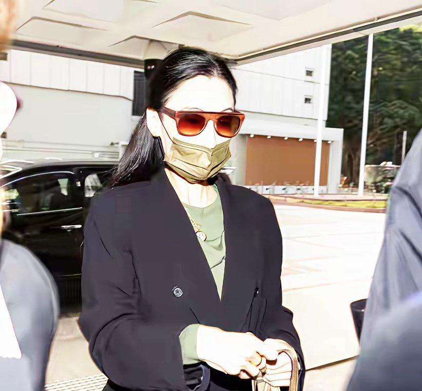 张柏芝与前经纪人的合约纠纷案，近日在香港法院再次开庭，这场长达十多年的官