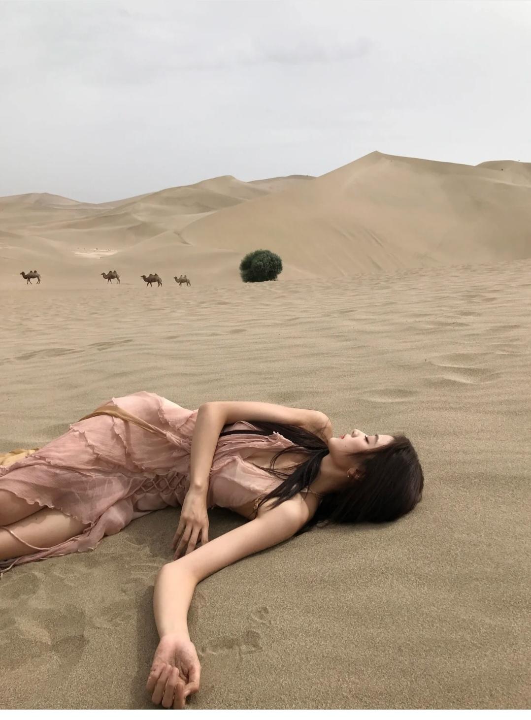 孙千，躺在这细细的沙滩上一定很舒服吧！
