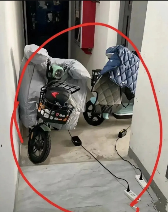 这种情况是不是很危险，物业不管吗?