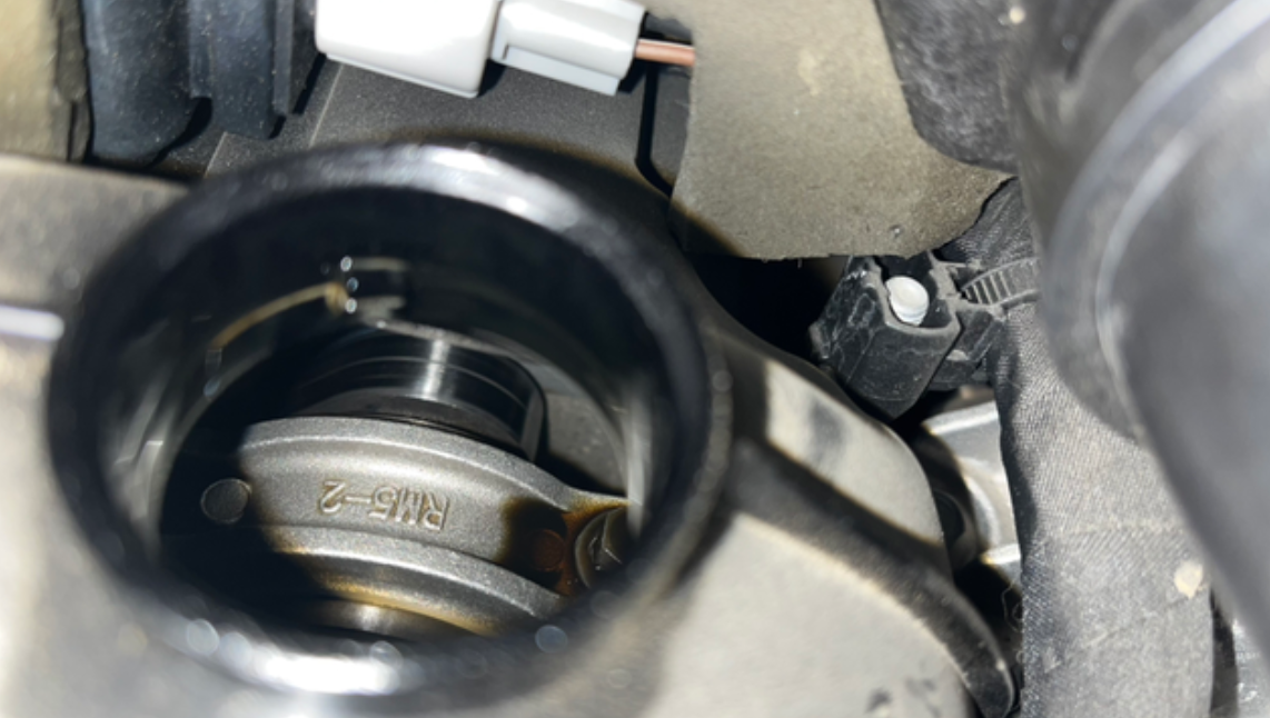 你们的凸轮轴有划痕么？今天打开机油盖，发现的，不知道是不是正常现象，还有500