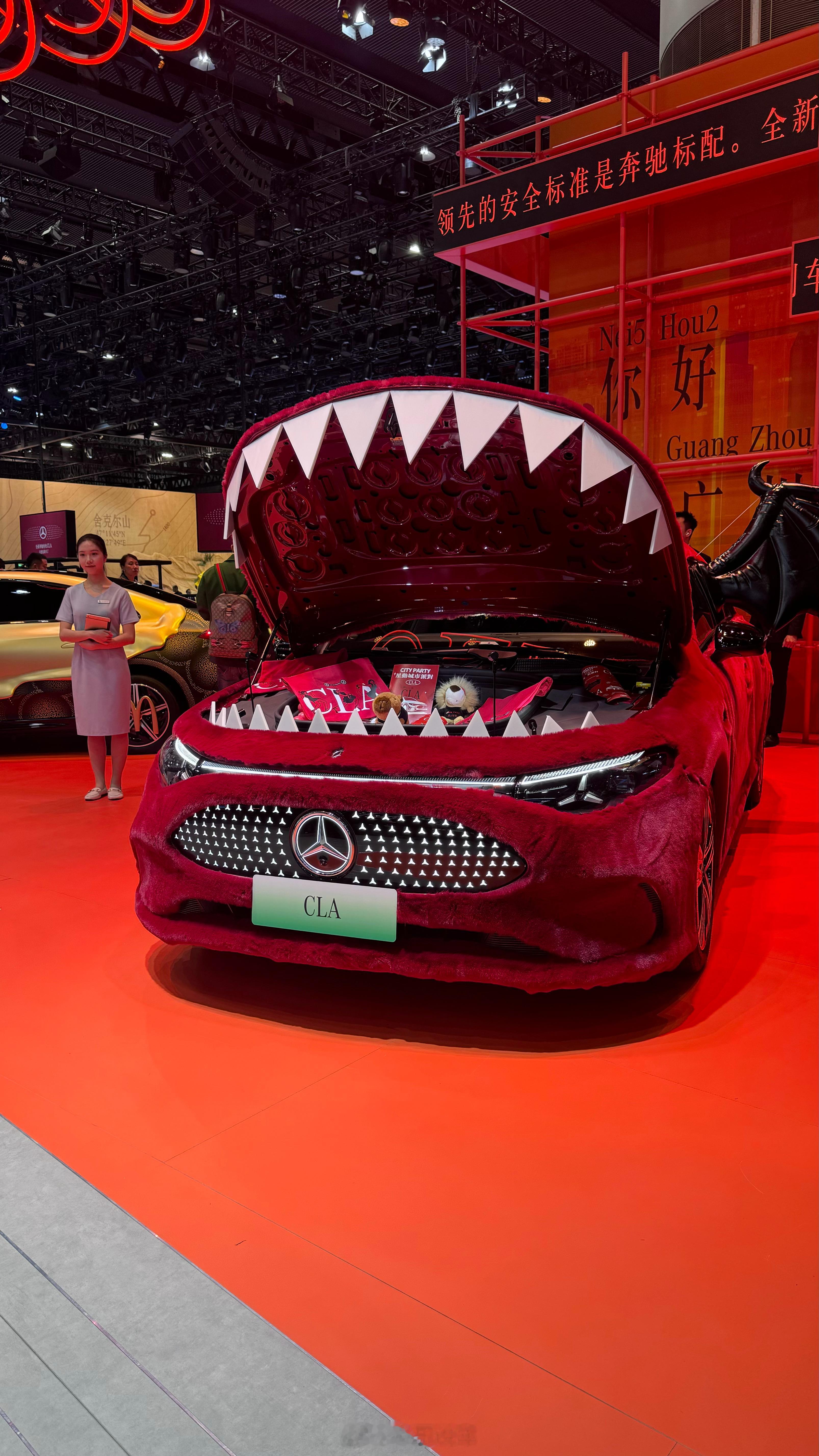 奔驰展台抢先看，你觉得p6会是什么车