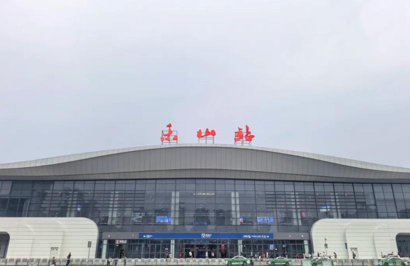 今天（6月15日），成贵高铁乐山站改扩建新站房正式投用。乐山站2014年底建成