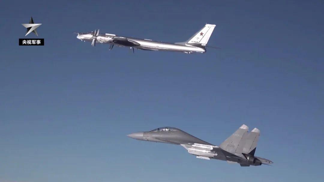 警报响彻东亚！这一次，中俄的轰炸机几乎飞到了东京家门口！一场前所未有的战略摊牌，