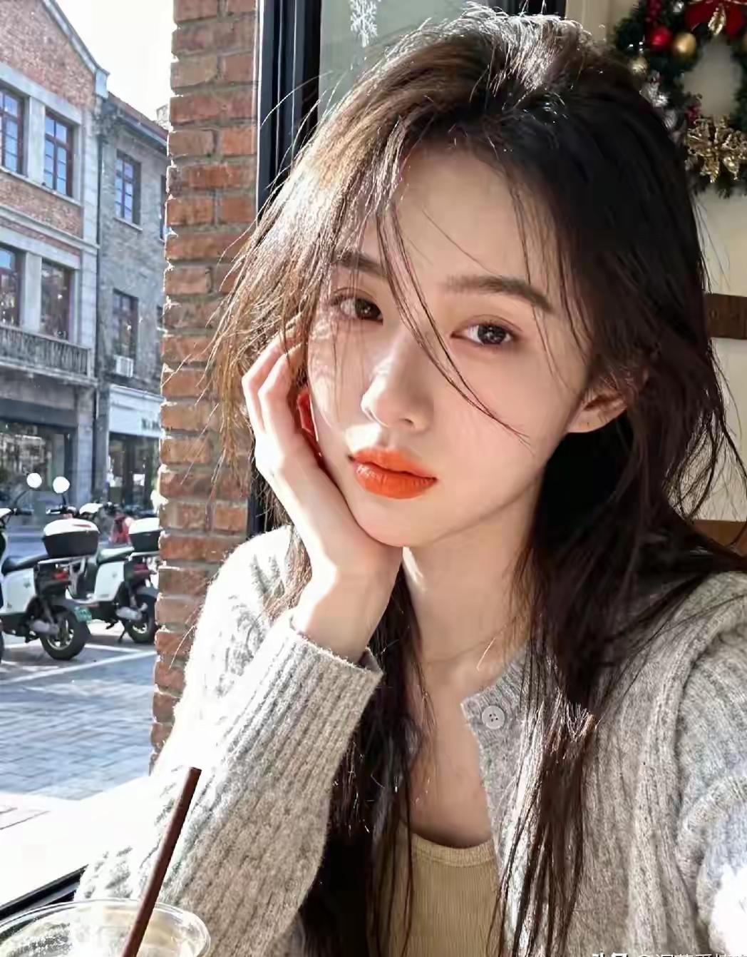 ″女性的性渴望，从来与年龄无关。"​这话敢说，却说到了根上。​可现实里，谁敢承