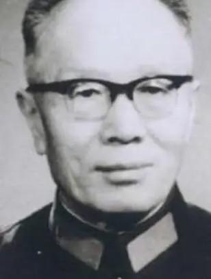 1942年，万毅被捕，蒋介石下令杀了他，万毅知道后，趁看守不注意，翻墙逃走了，谁