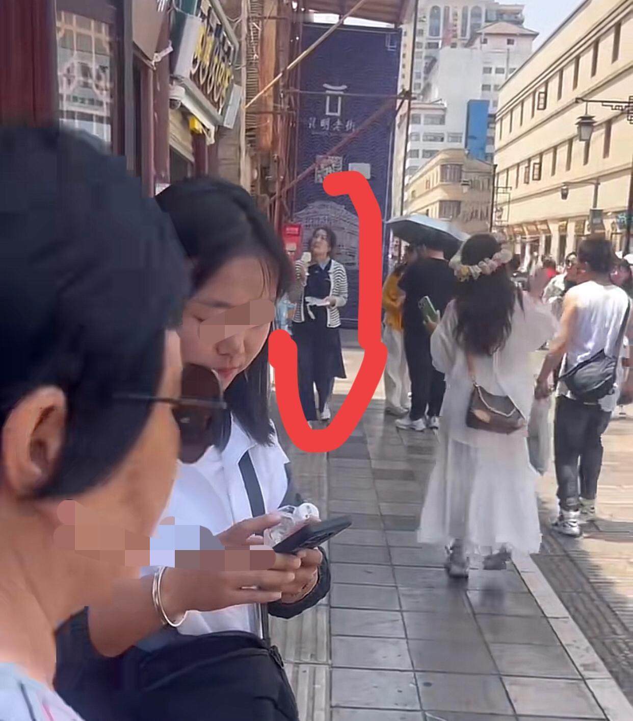 宗馥莉还有心情在逛街？家族遗产争夺都到了这个节骨眼了，真佩服女人的淡定！有网