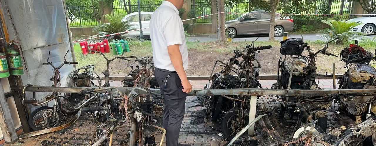 6月5日凌晨长沙某小区又发生电瓶摩托车自燃事故。电瓶车自燃发生凌晨4点多，电瓶车