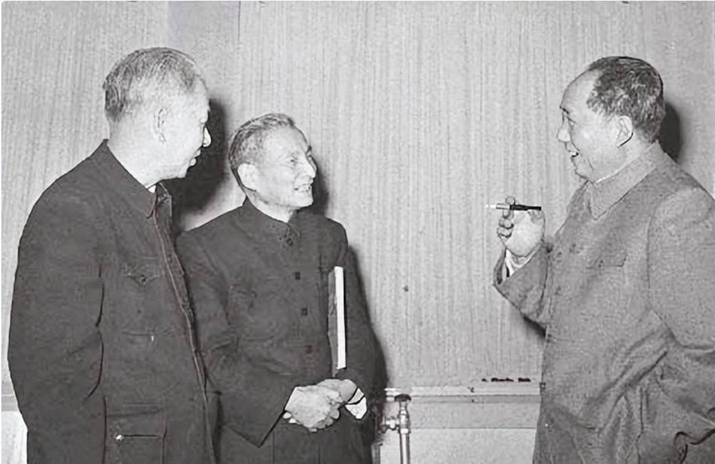 1977年陈云进政治局遭反对，姚依林：八大副主席只剩下陈云一个了1977年3