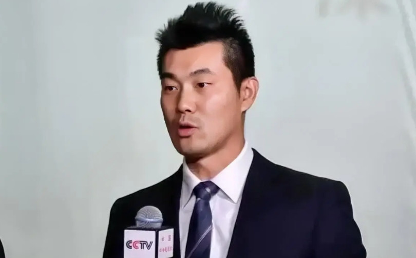 杨瀚森首秀不佳的原因找到了，王仕鹏点评！总结原因如下:1、体能不行；2、力量