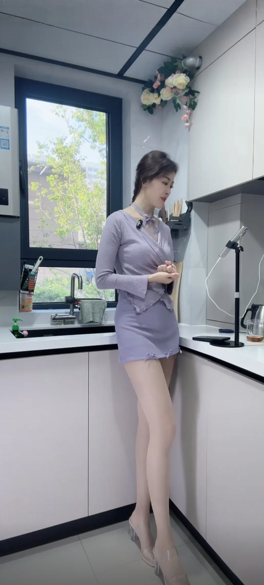 小姐姐怎么在厨房里直播