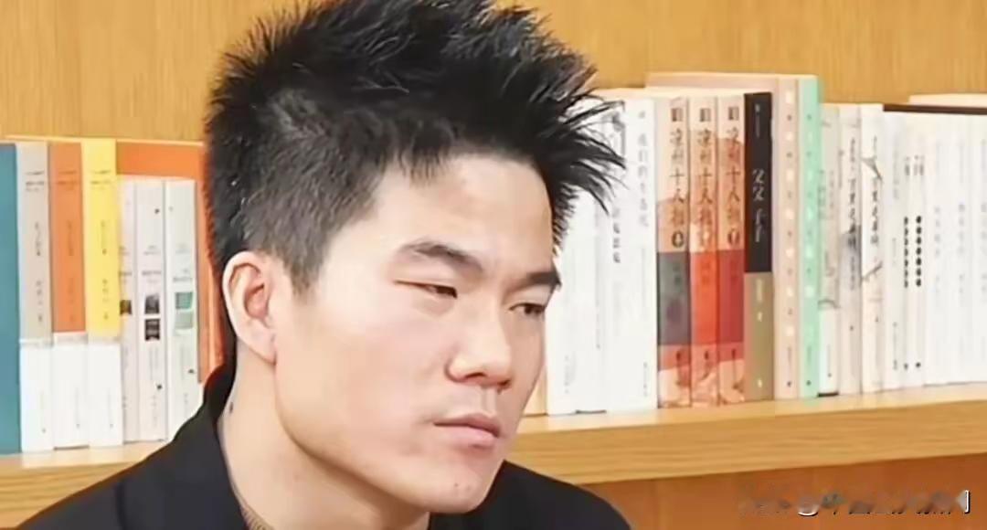 董宇辉又上热搜了，这次不是因为卖货翻车，而是自爆不会管理公司。他说自己快一千