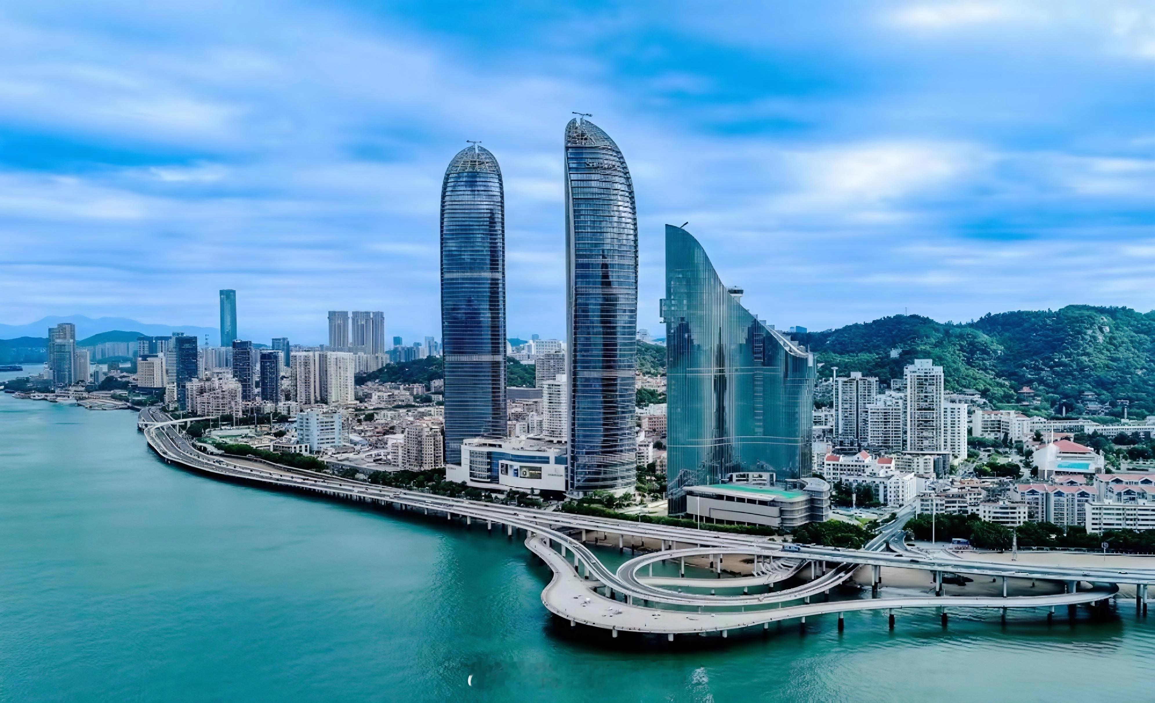 厦门正在更新你的未来生活漫步厦门，科技感如海风般浸润日常。在环岛路的科创园区，