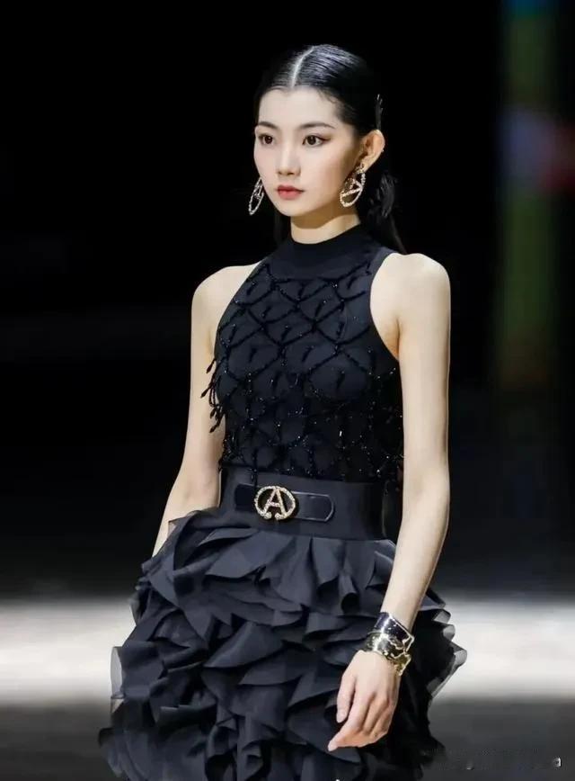 家人们谁懂啊!咱们山东日照的姑娘赵娜,真的把中国美炸翻世界了!26岁,178大